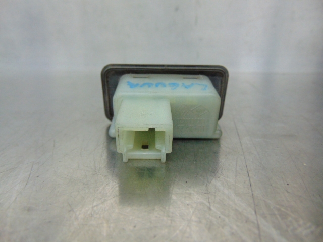 RENAULT 8200000900 Кнопка привода замка крышки багажника (двери 3/5-й (ляды) в наличии Каменское