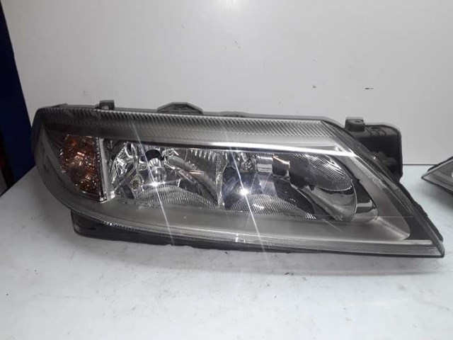 RENAULT 8200002466 Фара правая в наличии Ровно