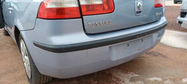 Pára-choque traseiro 8200002668 RENAULT