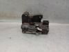 Fecho da porta traseira esquerda batente 8200008468 OPEL