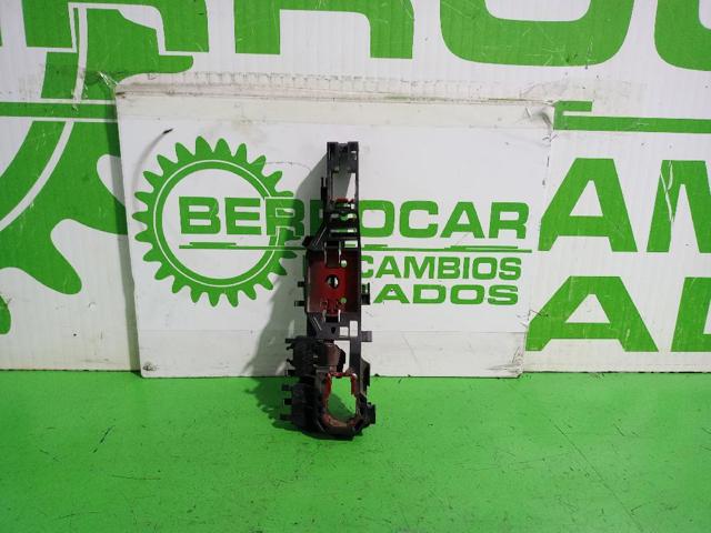 8200028463 Держатель наружной ручки двери передней левой купить Киев