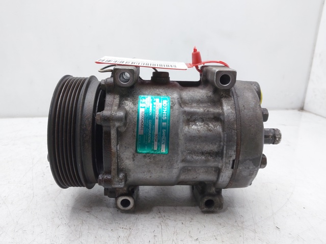 Compressor de ar condicionado para Volvo S40 i (644) (1995-1999) 1.9 DI D4192T3 8200040681