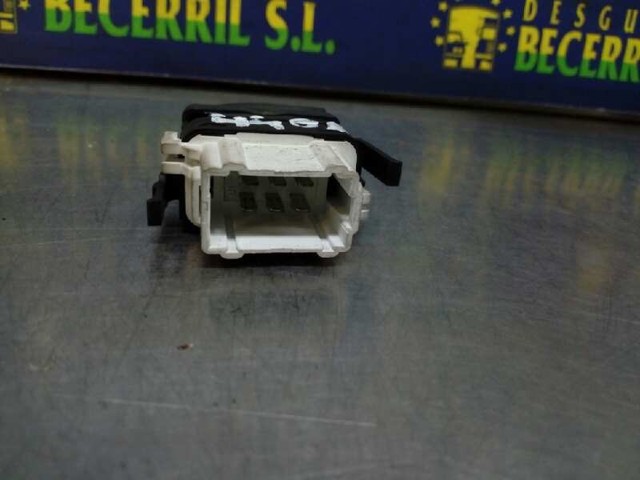 8200060046 RENAULT Кнопочный блок управления стеклоподъемником передний правый купить в Житомир