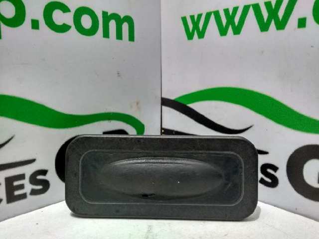 Botão de acionamento do fecho de tampa de porta-malas (de 3ª/5ª porta (de tampa de alcapão) 8200076256 RENAULT