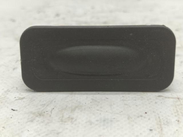 Botão de acionamento do fecho de tampa de porta-malas (de 3ª/5ª porta (de tampa de alcapão) 8200076256 RENAULT