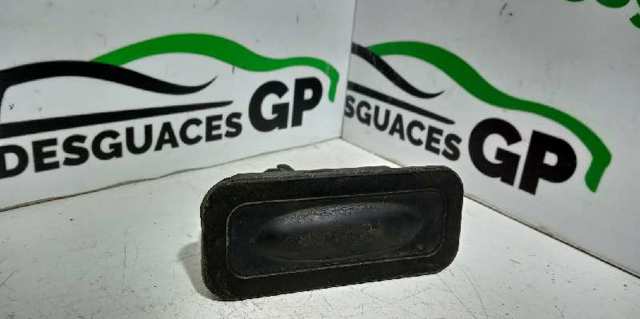 Botão de acionamento do fecho de tampa de porta-malas (de 3ª/5ª porta (de tampa de alcapão) 8200076256 RENAULT