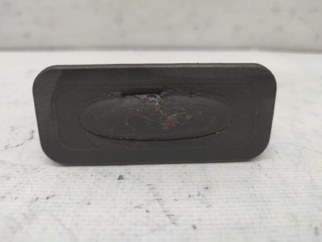 Botão de acionamento do fecho de tampa de porta-malas (de 3ª/5ª porta (de tampa de alcapão) 8200076256 RENAULT