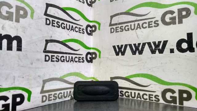 Botão de acionamento do fecho de tampa de porta-malas (de 3ª/5ª porta (de tampa de alcapão) 8200076256 RENAULT