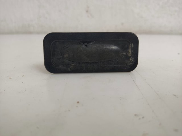 Botão de acionamento do fecho de tampa de porta-malas (de 3ª/5ª porta (de tampa de alcapão) 8200076256 RENAULT