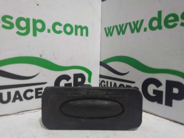 Botão de acionamento do fecho de tampa de porta-malas (de 3ª/5ª porta (de tampa de alcapão) 8200076256 RENAULT