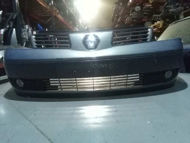 Pára-choque dianteiro 8200102205 RENAULT