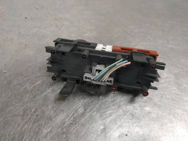 RENAULT 8200107808 Кнопка аварийки в наличии Днепр