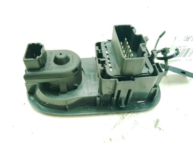 Unidade de botões dianteira esquerda de controlo de elevador de vidro 8200108269 RENAULT