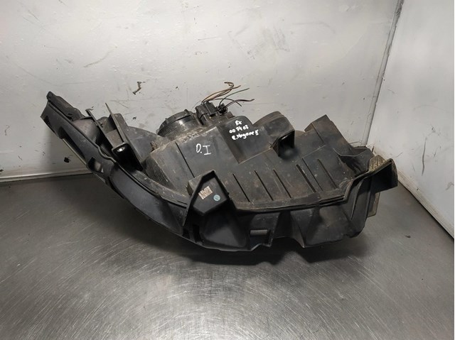 Consola do pára-choque dianteiro esquerdo 8200114673 Renault (RVI)