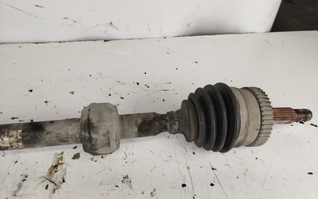 RENAULT 8200137917 Полуось (привод) передняя правая в наличии Кривой Рог