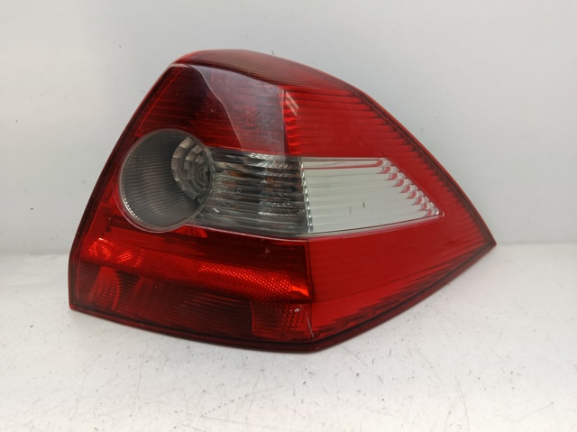 Lanterna traseira direita 8200142681 RENAULT