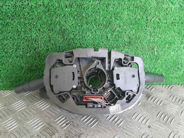 Comutador instalado na coluna da direção, montado Renault Megane 2 KM0, KM1