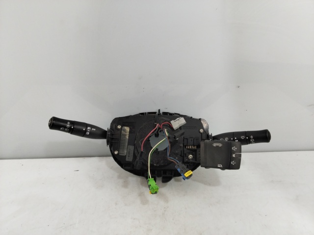 Comutador instalado na coluna da direção, montado Renault Megane 2 KM0, KM1