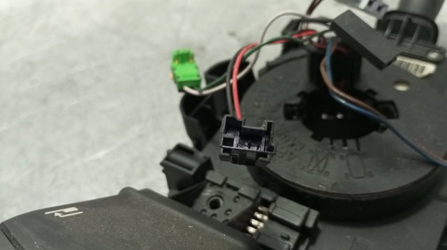 Comutador instalado na coluna da direção, montado Renault Megane 2 KM0, KM1