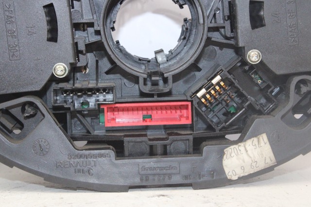Comutador instalado na coluna da direção, montado Renault Megane 2 KM0, KM1