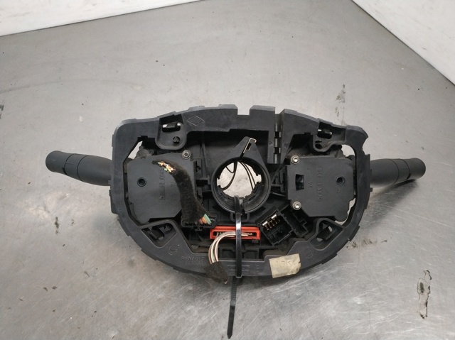 Comutador instalado na coluna da direção, montado Renault Megane 2 KM0, KM1