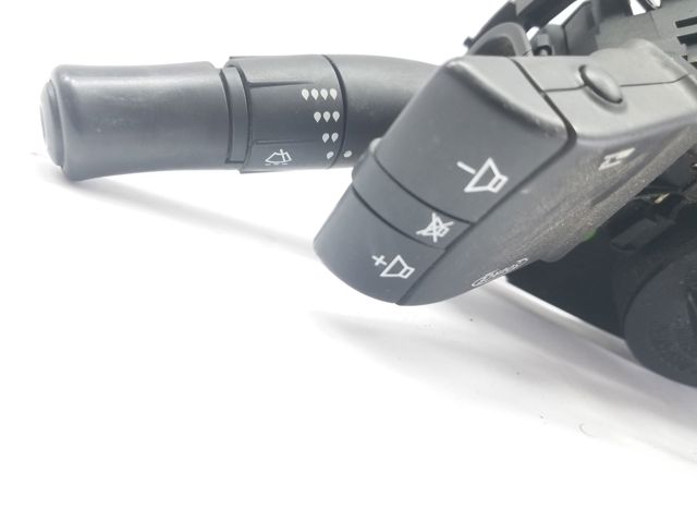 Comutador instalado na coluna da direção, montado Renault Megane 2 KM0, KM1