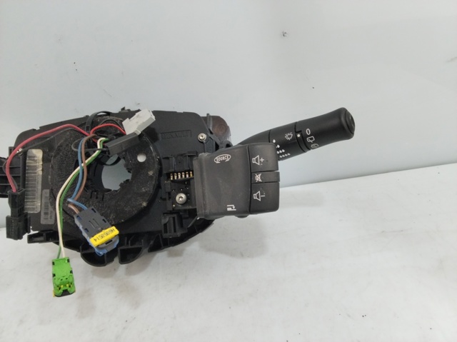 Comutador instalado na coluna da direção, montado Renault Megane 2 KM0, KM1