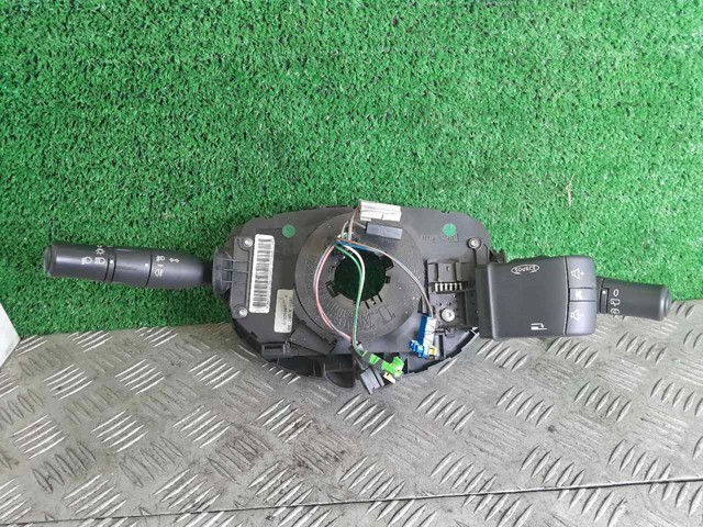 Comutador instalado na coluna da direção, montado Renault Megane 2 KM0, KM1