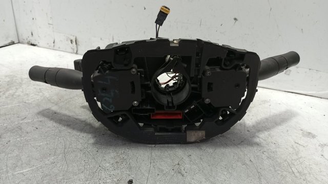 Comutador instalado na coluna da direção, montado Renault Megane 2 KM0, KM1