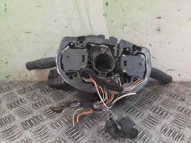 Comutador instalado na coluna da direção, montado Renault Megane 2 KM0, KM1