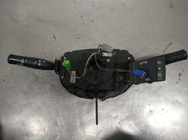 Comutador instalado na coluna da direção, montado Renault Megane 2 KM0, KM1