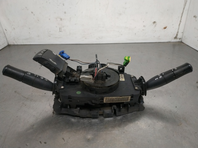 Comutador instalado na coluna da direção, montado Renault Megane 2 KM0, KM1