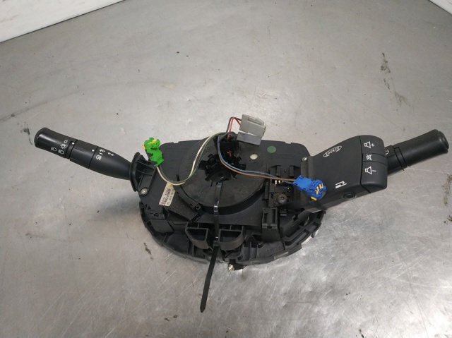Comutador instalado na coluna da direção, montado Renault Megane 2 KM0, KM1