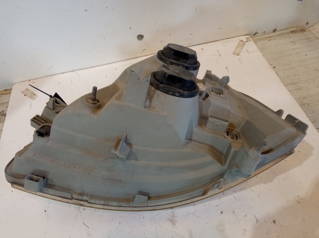 8200163518E RENAULT Правая фара купить в Львов