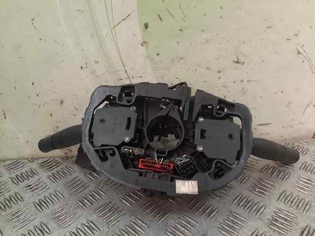 Comutador instalado na coluna da direção, montado Renault Megane 2 KM0, KM1