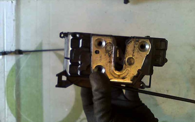 RENAULT 8200219247 Замок передней правой двери в наличии Винница