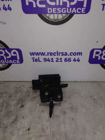 Fecho de tampa de porta-malas (de 3ª/5ª porta traseira) 8200229957 RENAULT