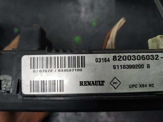 Caja Reles / Fusíveis Para Renault Grand Scénic II 1.9 DCI (JM14) F9Q E8 8200306032
