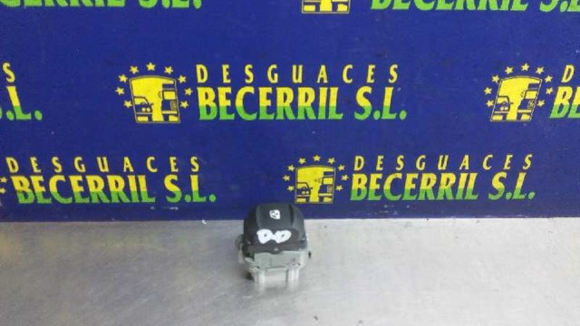 RENAULT 8200315013 Кнопка стеклоподъемника передняя в наличии Черкассы