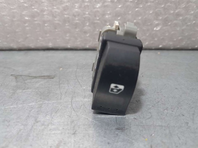 8200315013 RENAULT Кнопка включения мотора стеклоподъемника передняя правая купить в Ужгород