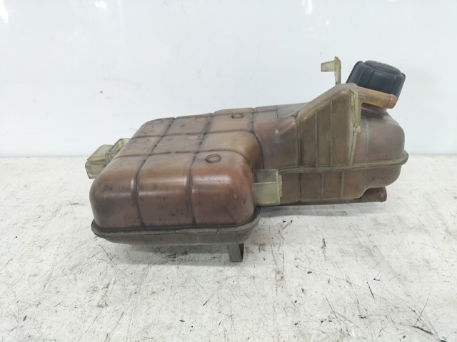 Tanque de expansão do sistema de esfriamento 8200339746 Renault (RVI)