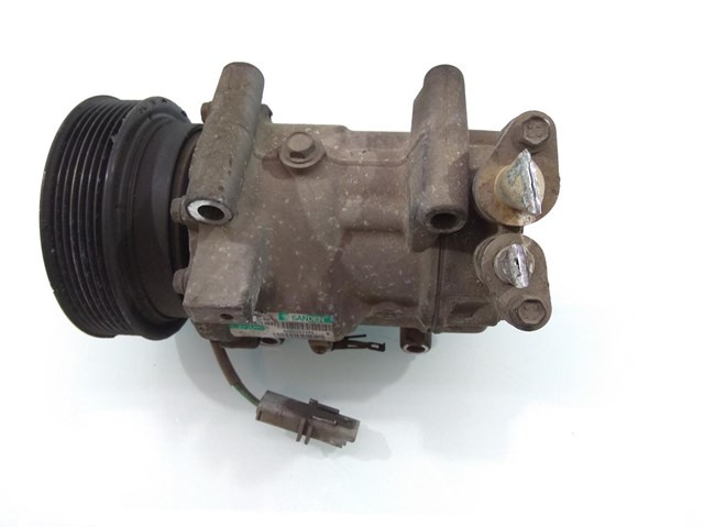 Compressor de ar condicionado para Renault Twingo II 1.2 16V (CN0K, CN0V) D4F722 8200357173B