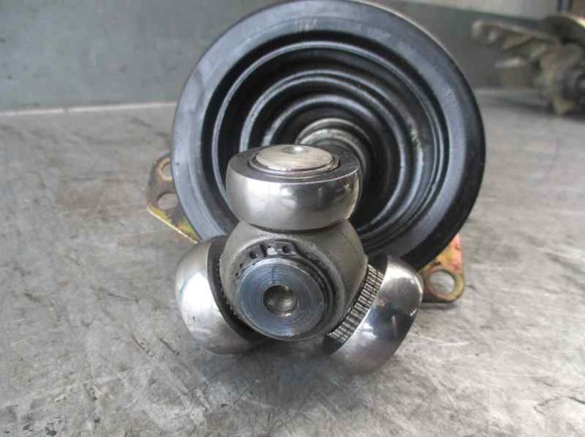 Semieixo (acionador) dianteiro esquerdo 8200381115 Renault (RVI)