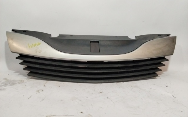 RENAULT 8200390126 Решетка радиатора в наличии Полтава