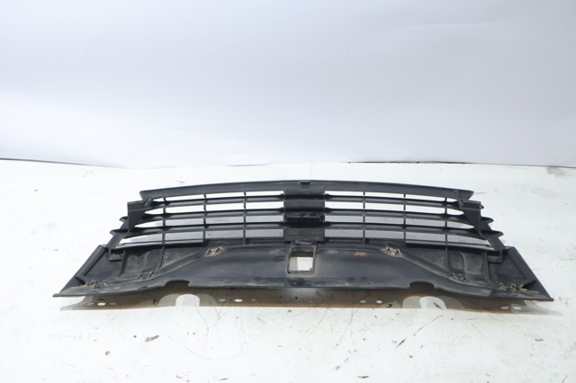 RENAULT 8200390126 Решетка радиатора в наличии Киев