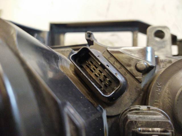 8200412742F RENAULT Правая фара купить в Ирпень