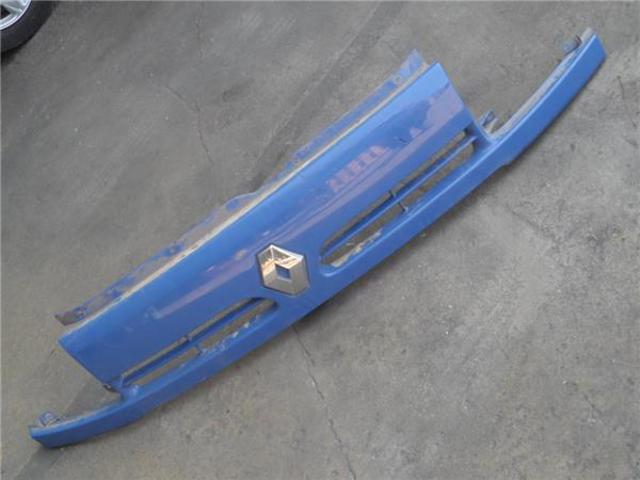 Grelha do radiador 8200426365 RENAULT