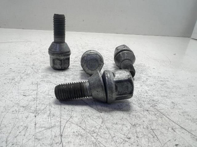 RENAULT 8200426593 Колесный болт в наличии Чернигов