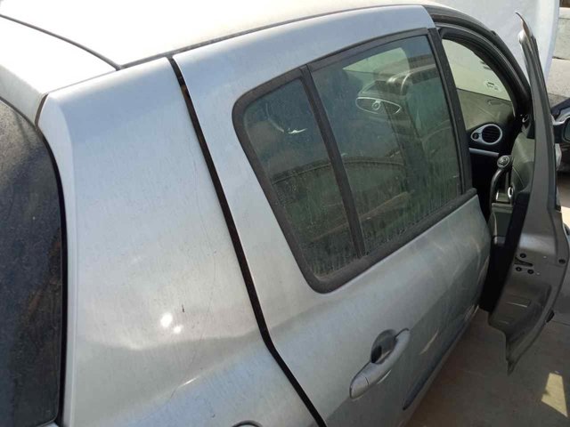 Vidro de janelo da porta traseira direita 8200427644 Renault (RVI)