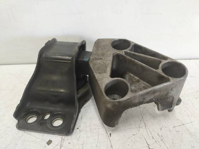 RENAULT 8200437464 Правая подушка двигателя в наличии Сумы